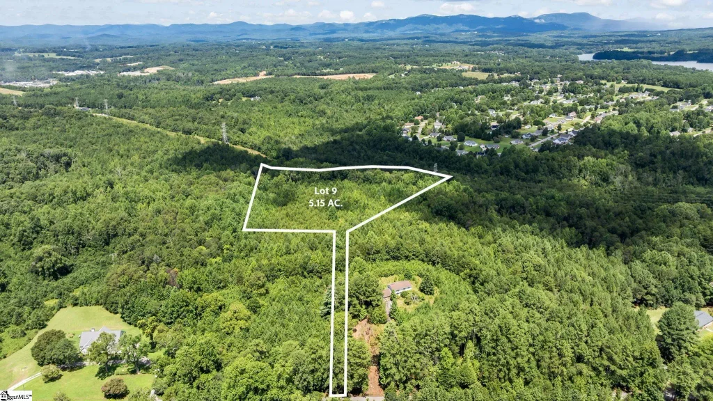 Center Drive, Taylors