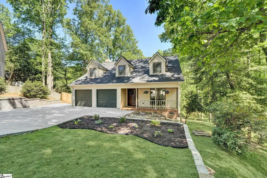 105 Summer Creek Court, Greer
