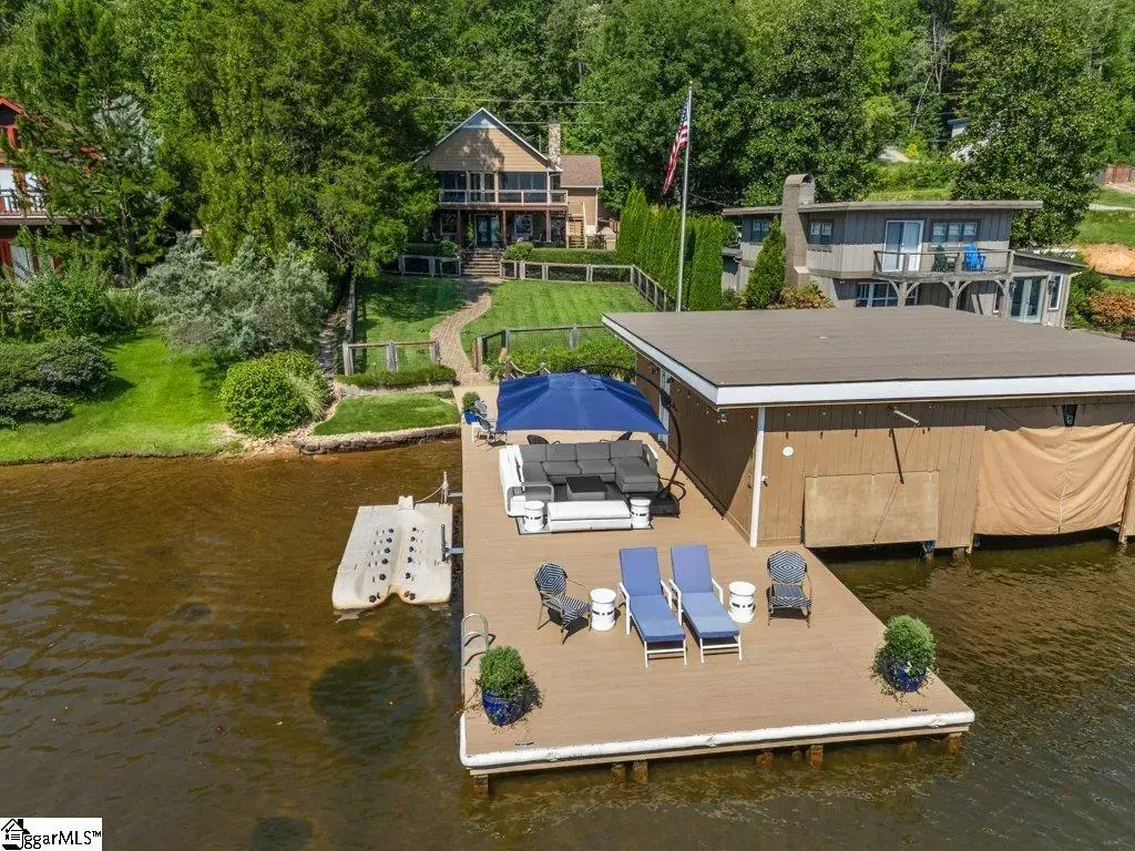 1522 W Lakeshore Drive, Landrum