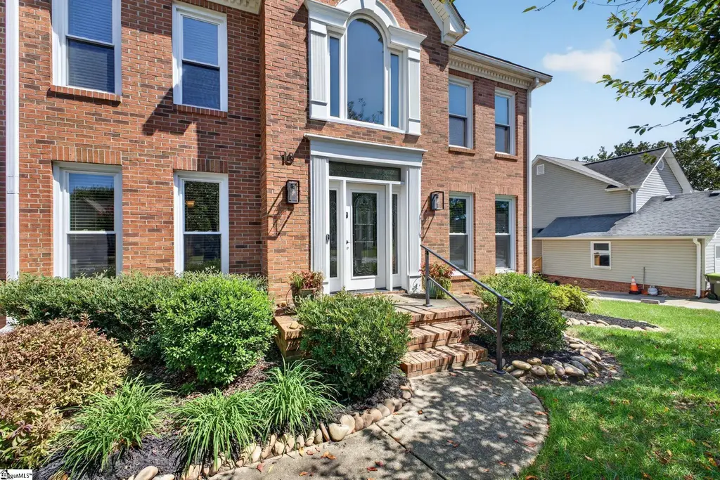 18 Middlecreek Way, Greenville
