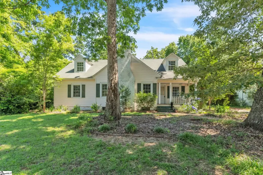 206 W Farley Avenue, Laurens