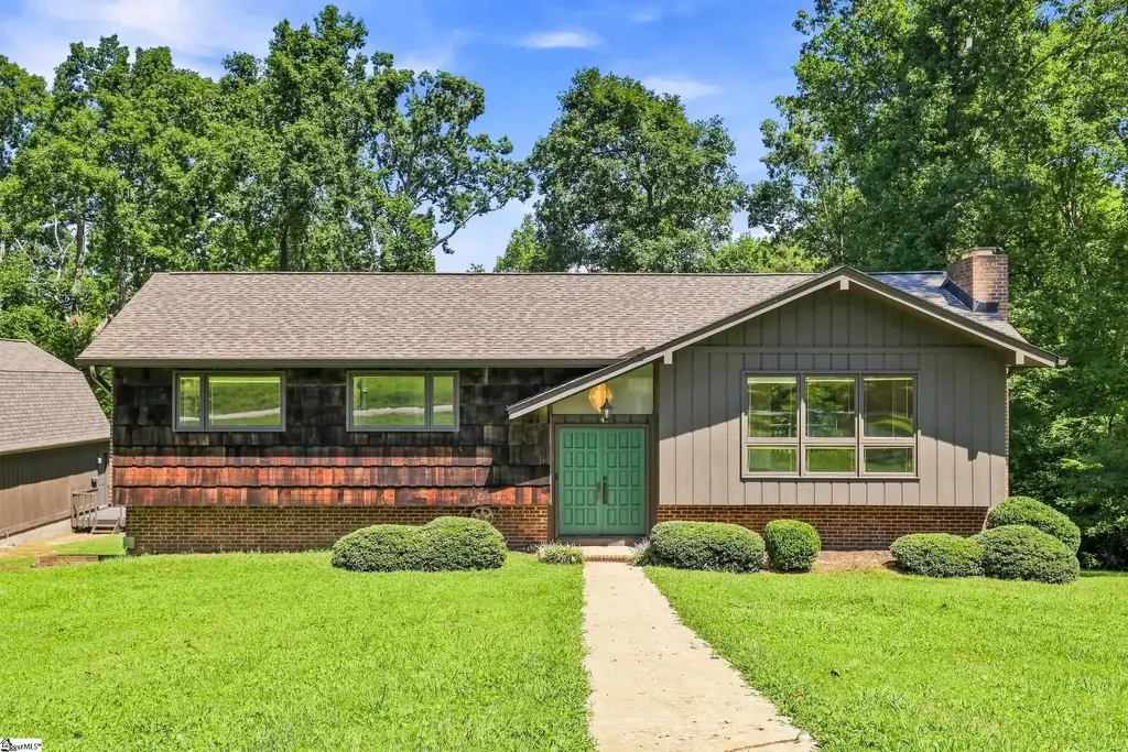 4 Riverview Drive, Greenville