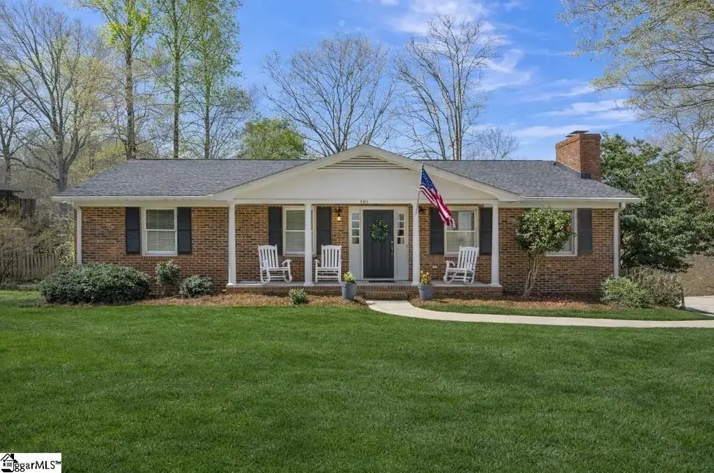101 Cardinal Drive, Seneca