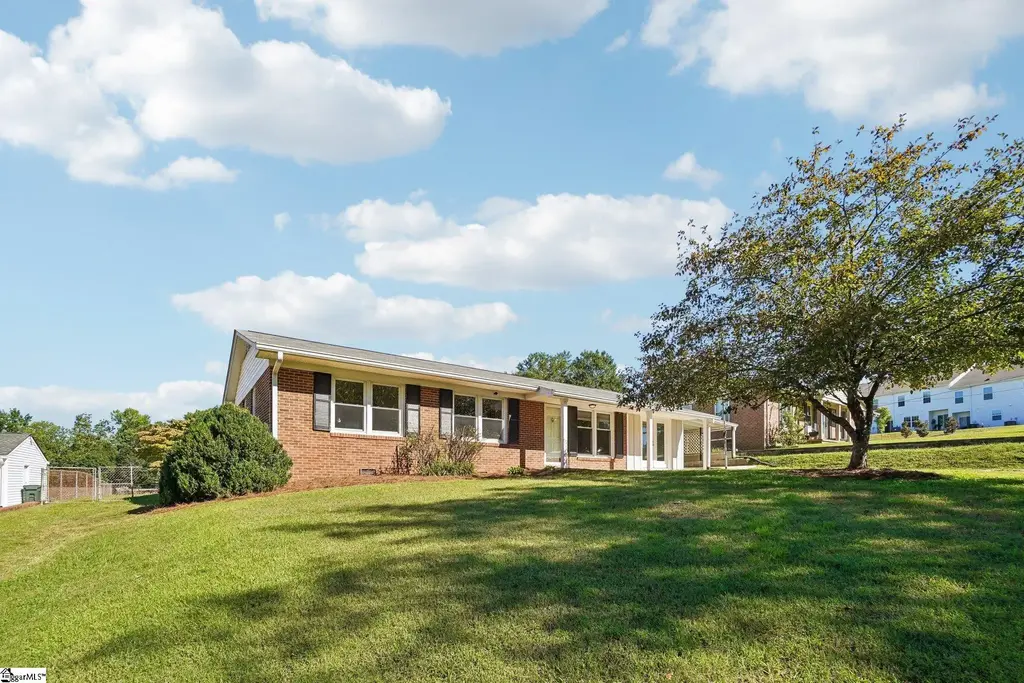 102 Sherwood Avenue, Greer