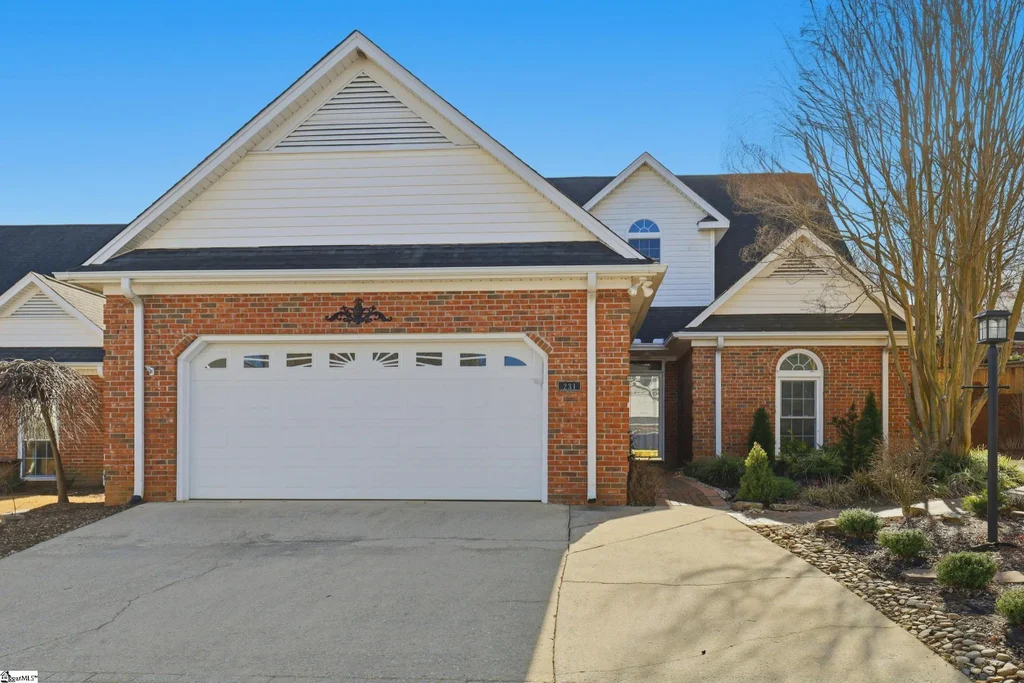 231 Greenview Circle, Greenville