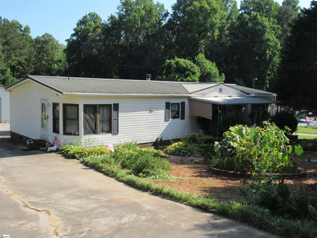 414 South Cove Road, Seneca