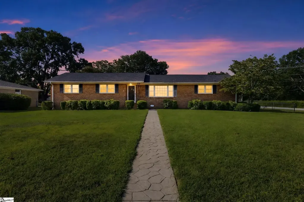 300 Drury Lane, Mauldin