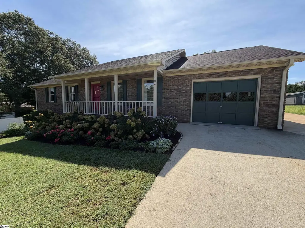 103 N Johnson Street, Landrum