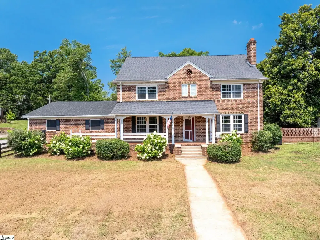838 S Harper Street, Laurens