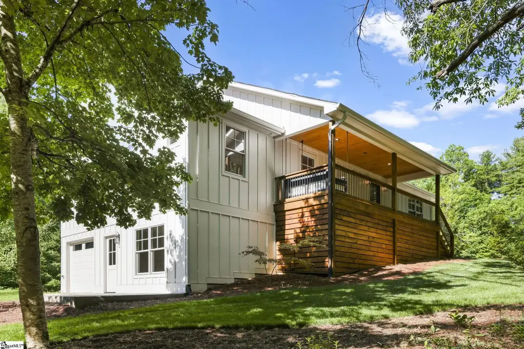 316 Big Raven Lane, Saluda