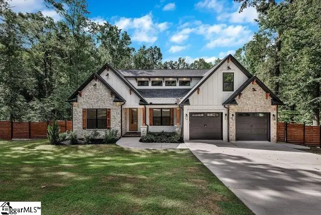 1422 Hunters Trail, Anderson