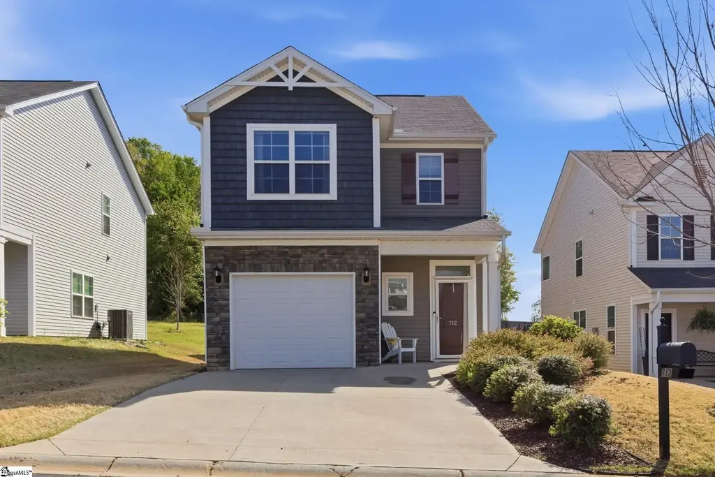 712 Hayden Lane, Inman