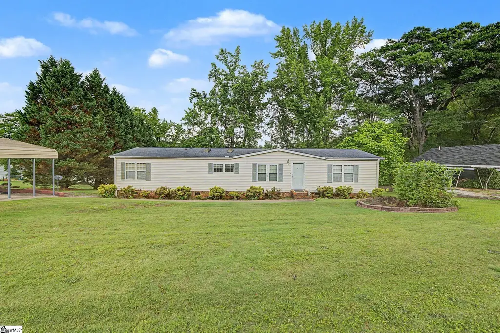 1754 Memorial Drive Extension, Greer