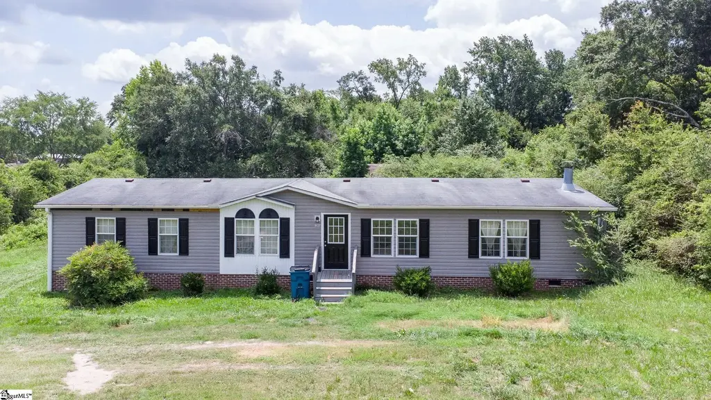 13869 S Highway 101, Gray Court