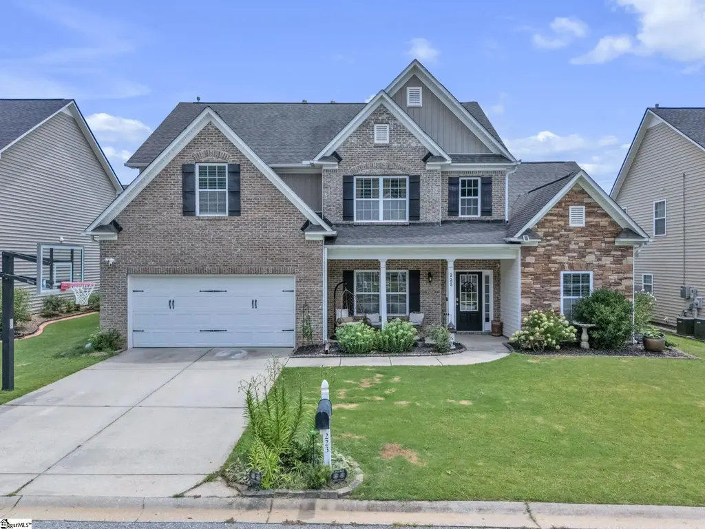 223 Heathermoor Way, Simpsonville