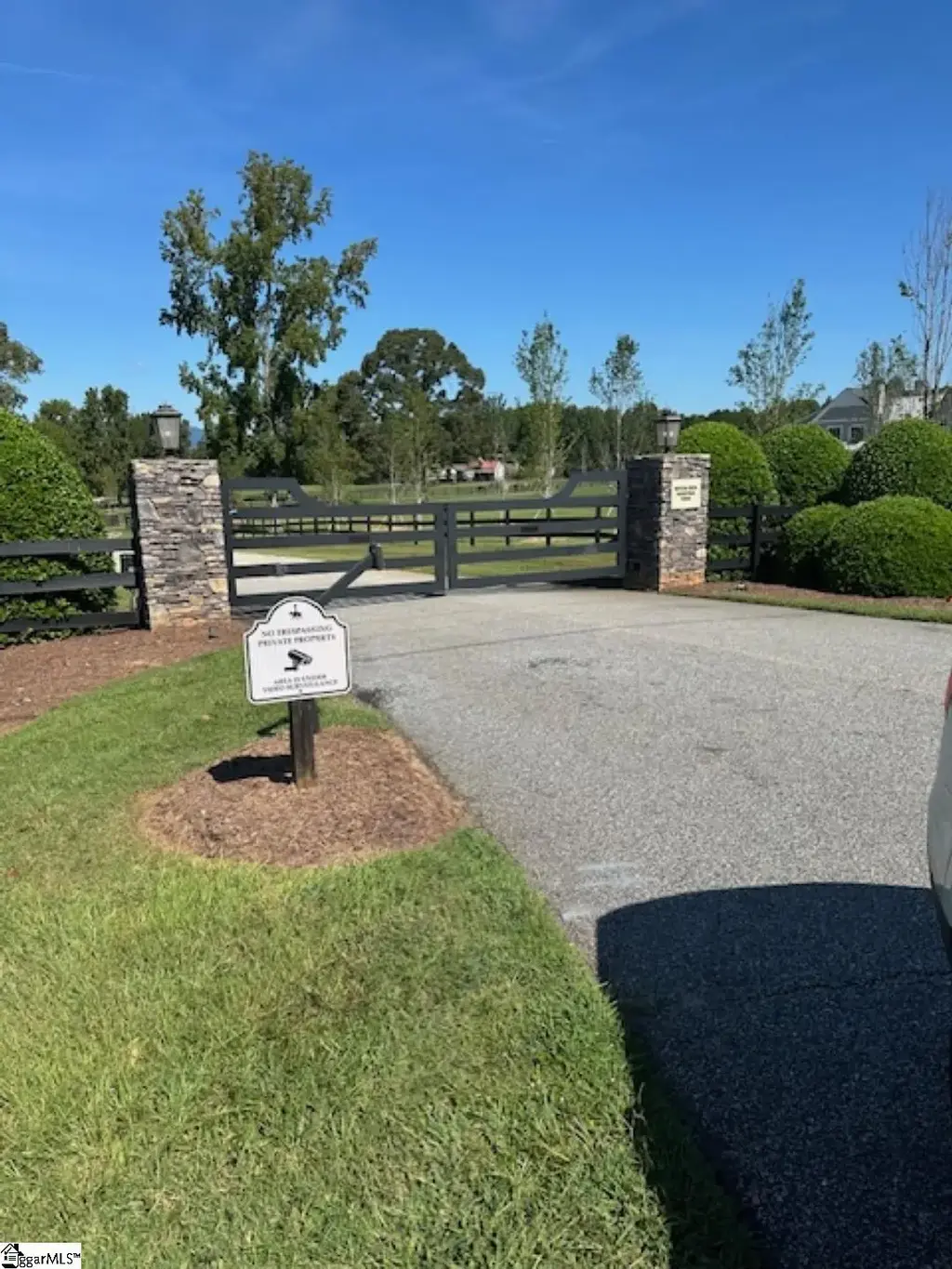 298 Stable Gate Drive, Campobello