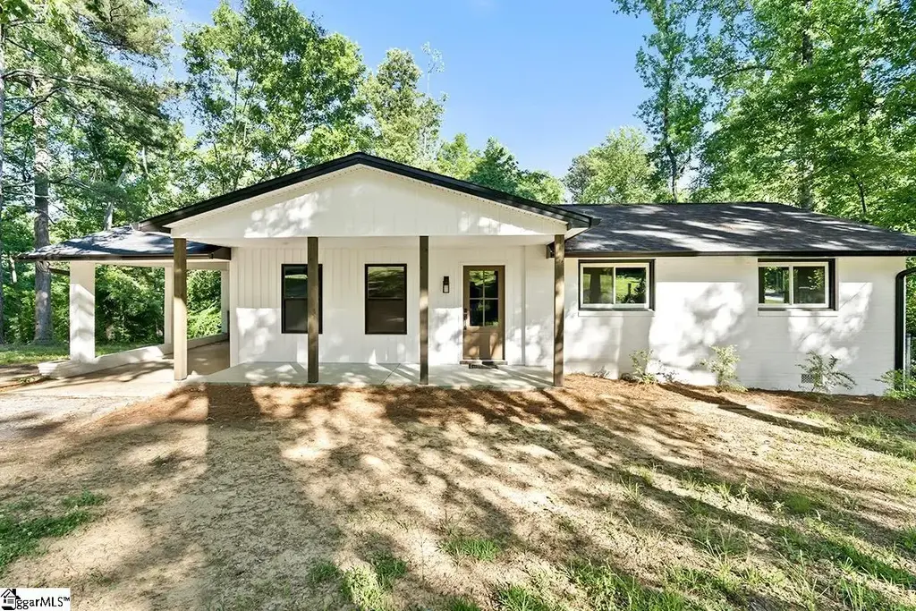 407 Beechwood Circle, Greenwood