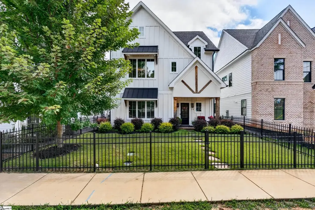 14 Perry Avenue, Greenville