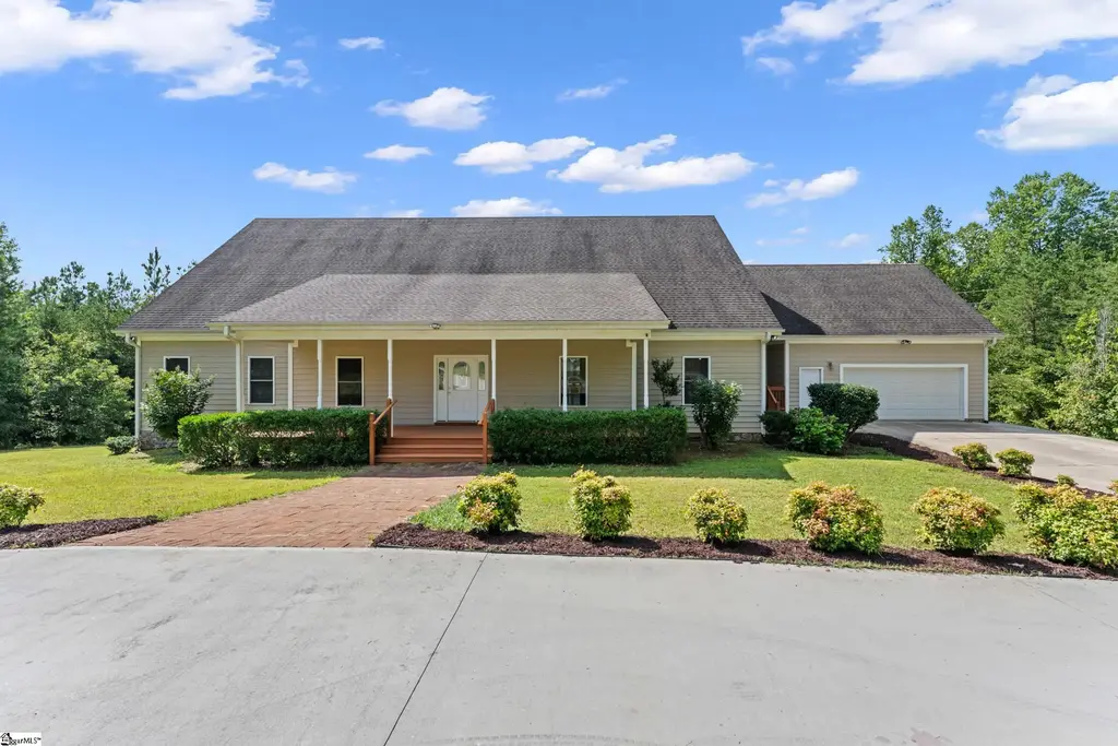 397 Lindsey Lake Road, Travelers Rest