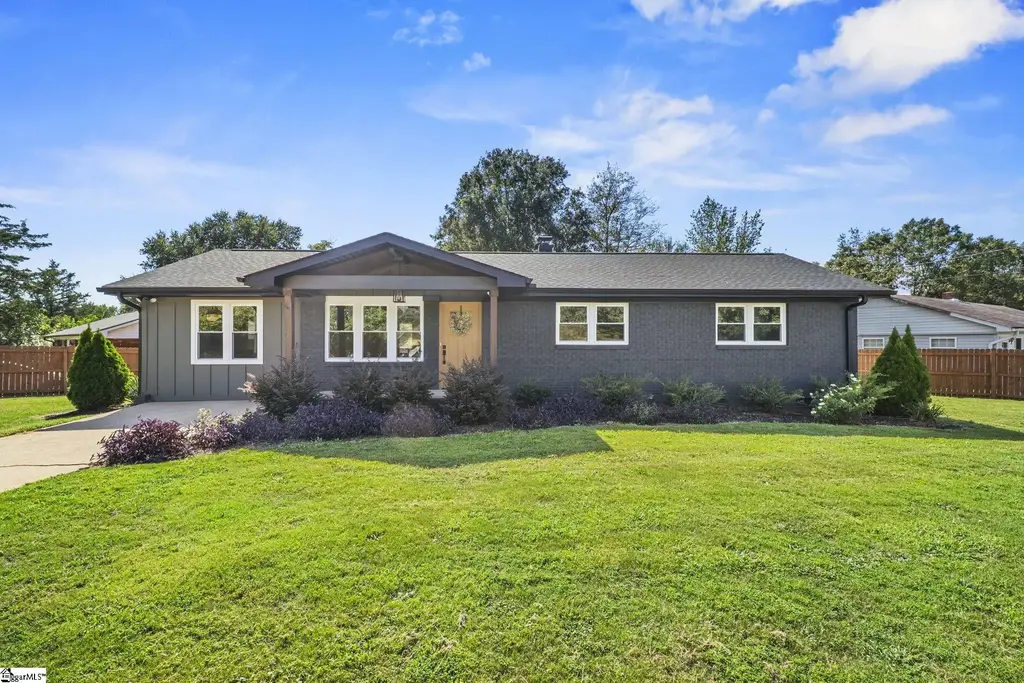 14 Dunlap Drive, Greenville