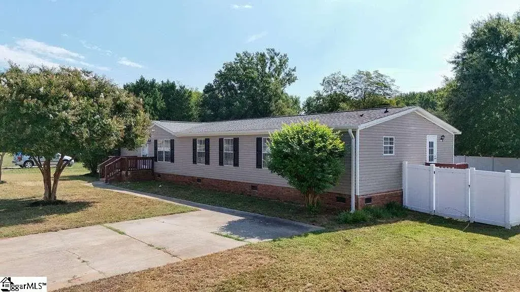 105 Glenmont Lane, Greenville