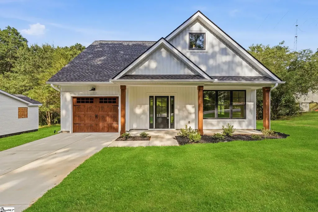 10 N Azalea Street, Liberty
