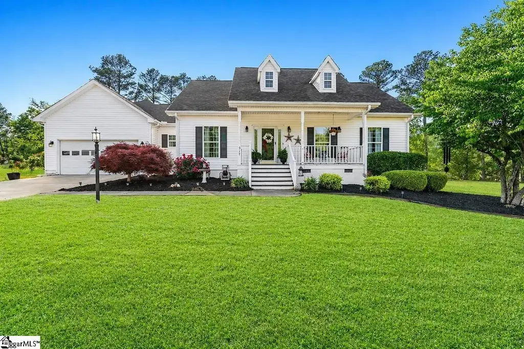 317 Green Oaks Rd, Greenwood