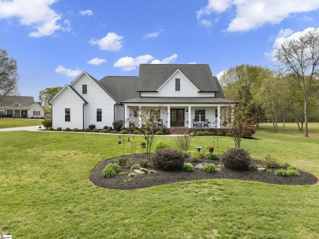 209 Waterfront Drive, Williamston