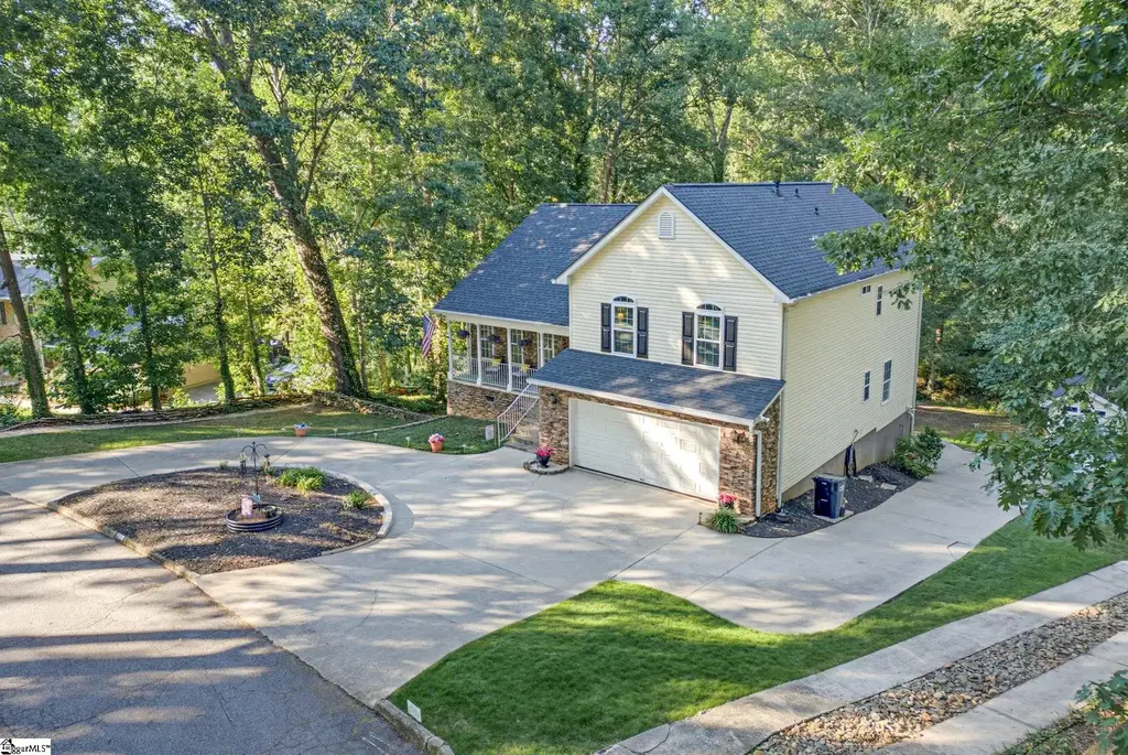705 N Almond Drive, Simpsonville