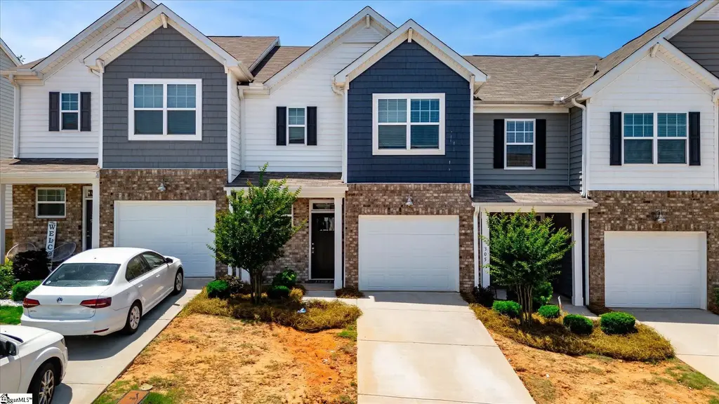 303 E Compass Way, Easley