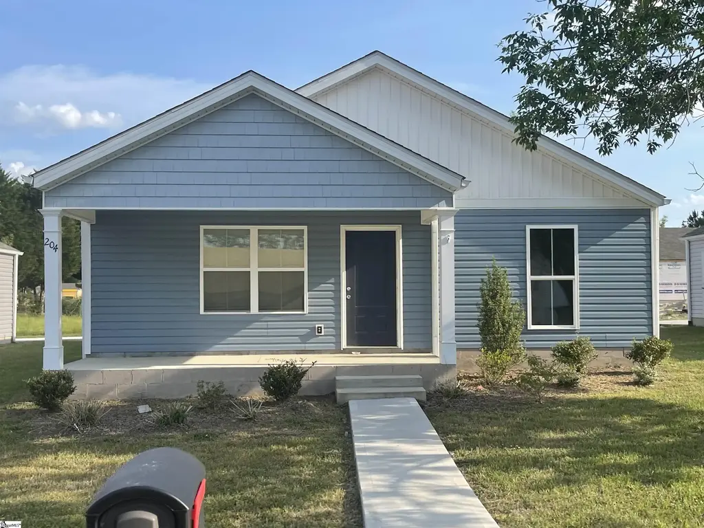 204 Dillon Drive, Clinton