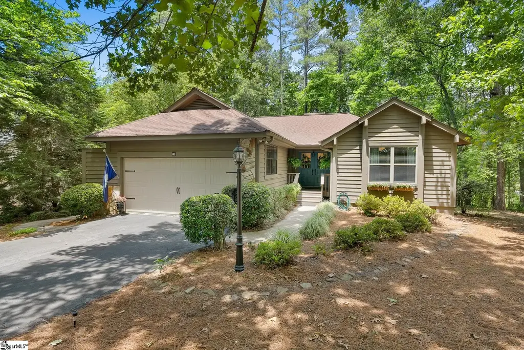11 Pine Garden Way Drive, Salem