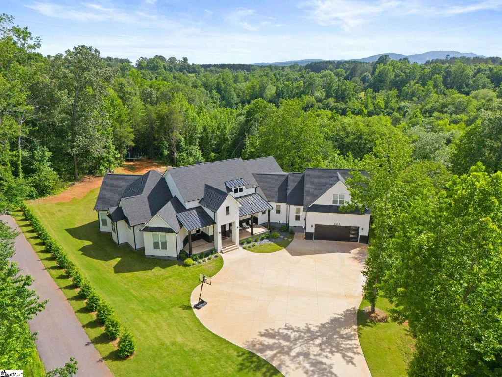 421 Lynn Road, Taylors