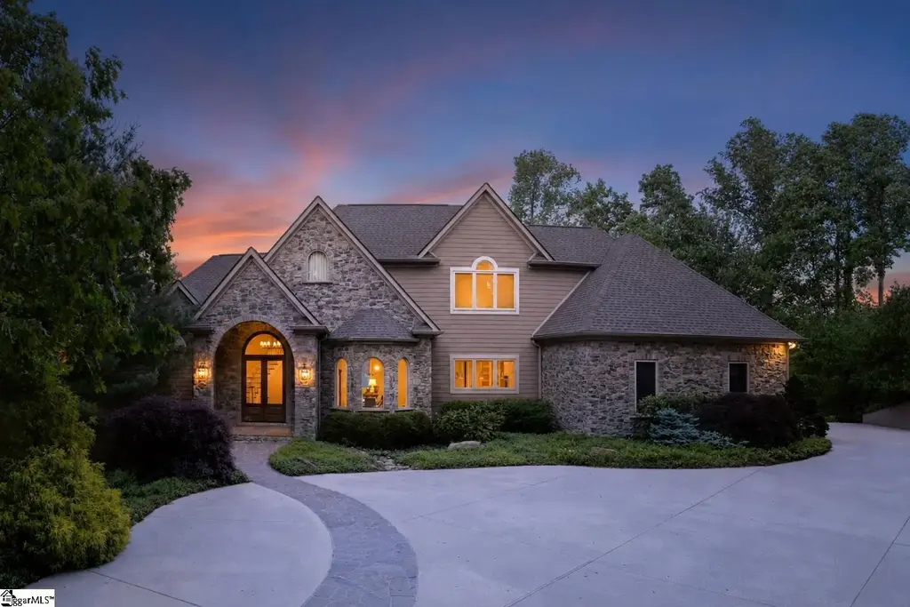 39 The Cliffs Parkway, Landrum
