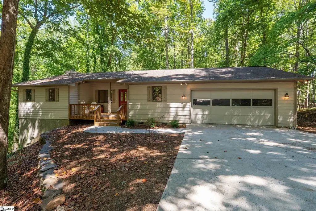 4 Mainsail Drive, Salem