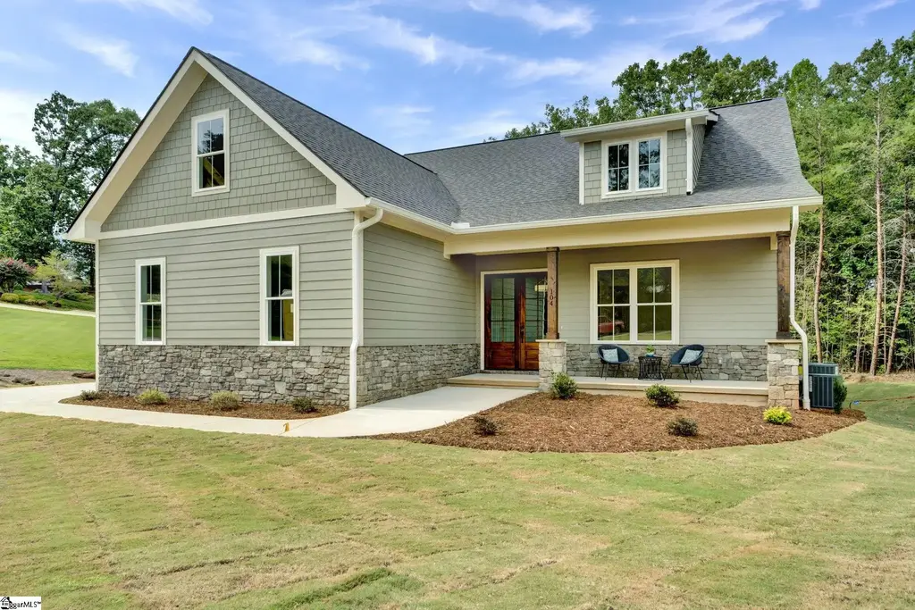 104 W Sunset Court, Seneca