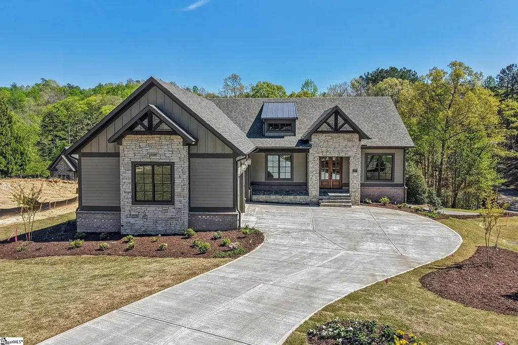 709 Hemlock Court, Salem