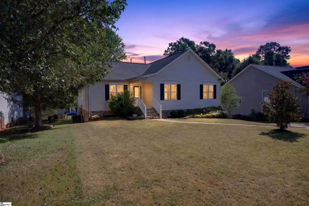 10 River Run, Greenville