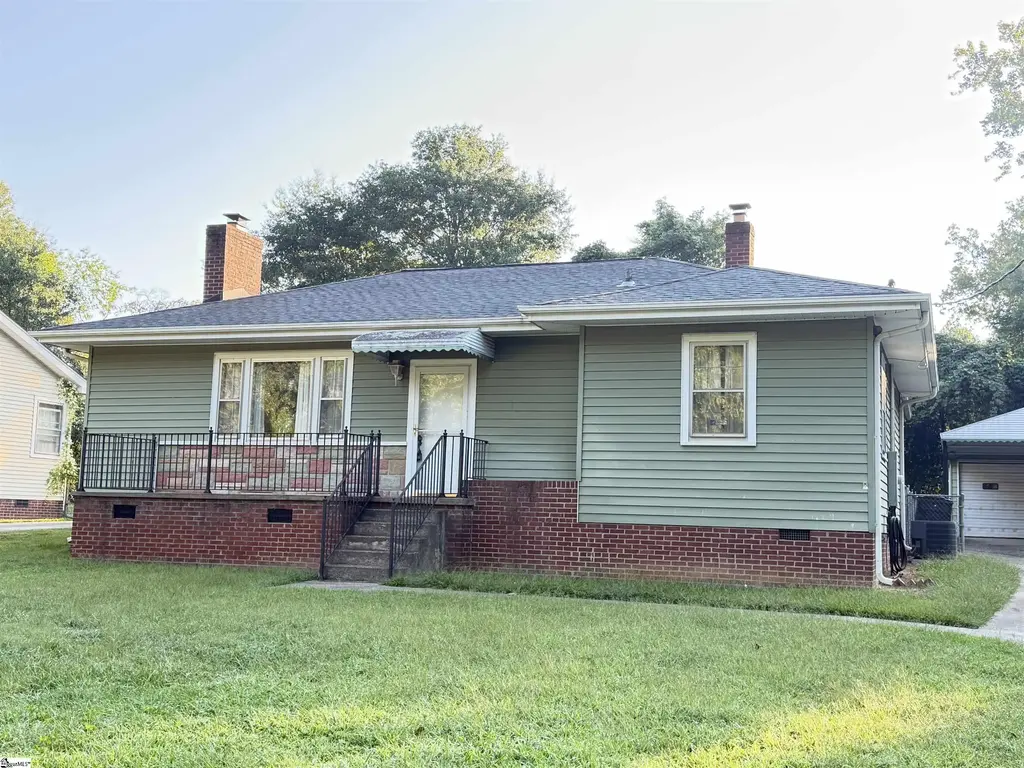 9 Twin Springs Drive, Greenville