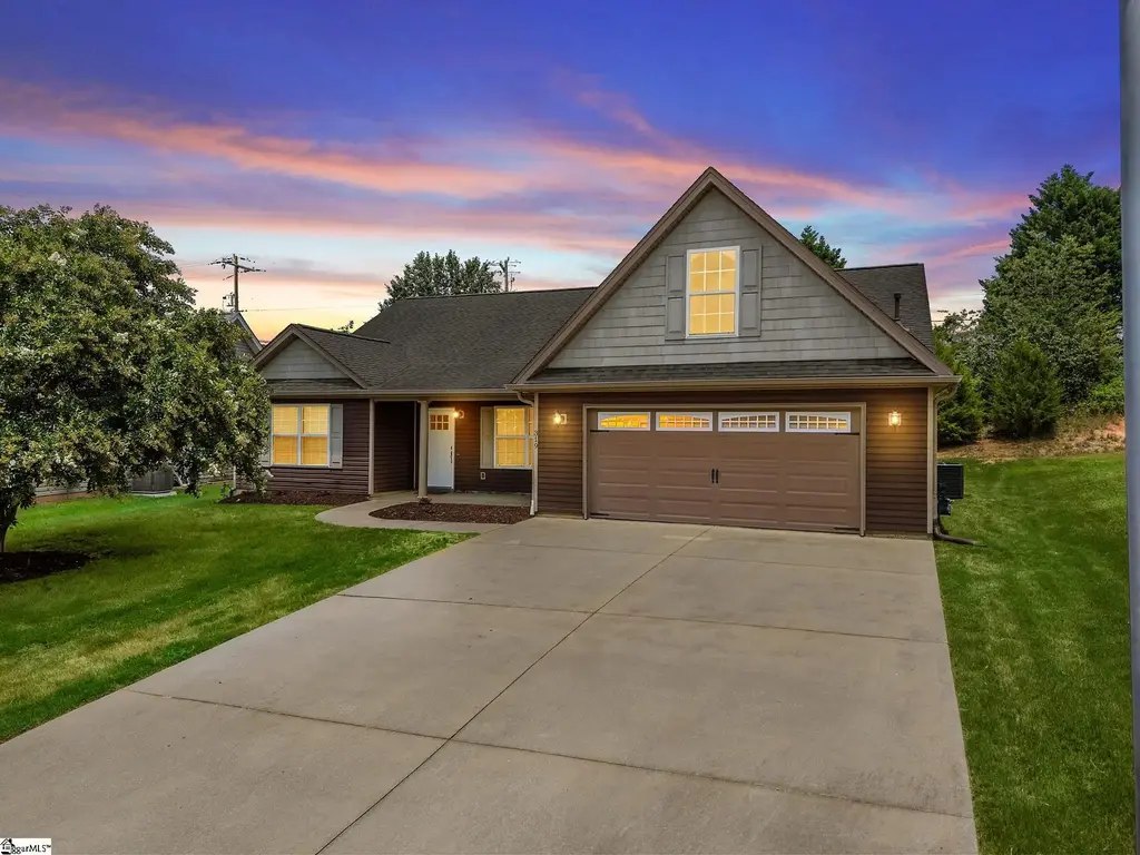 319 Kelly Farm Road, Moore