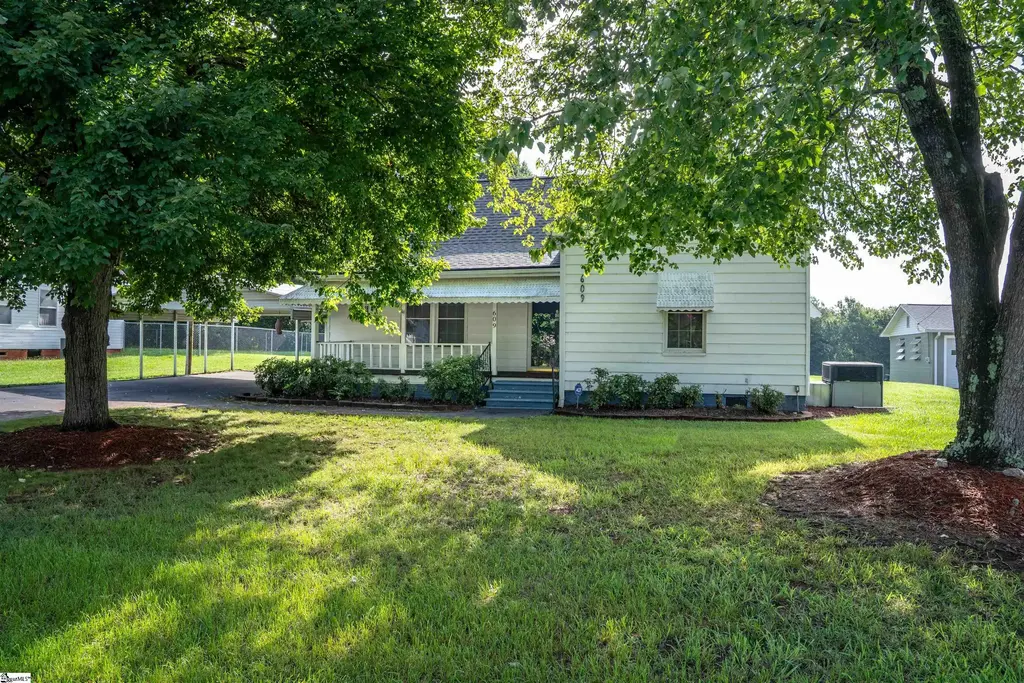 609 S Georgia Avenue, Chesnee