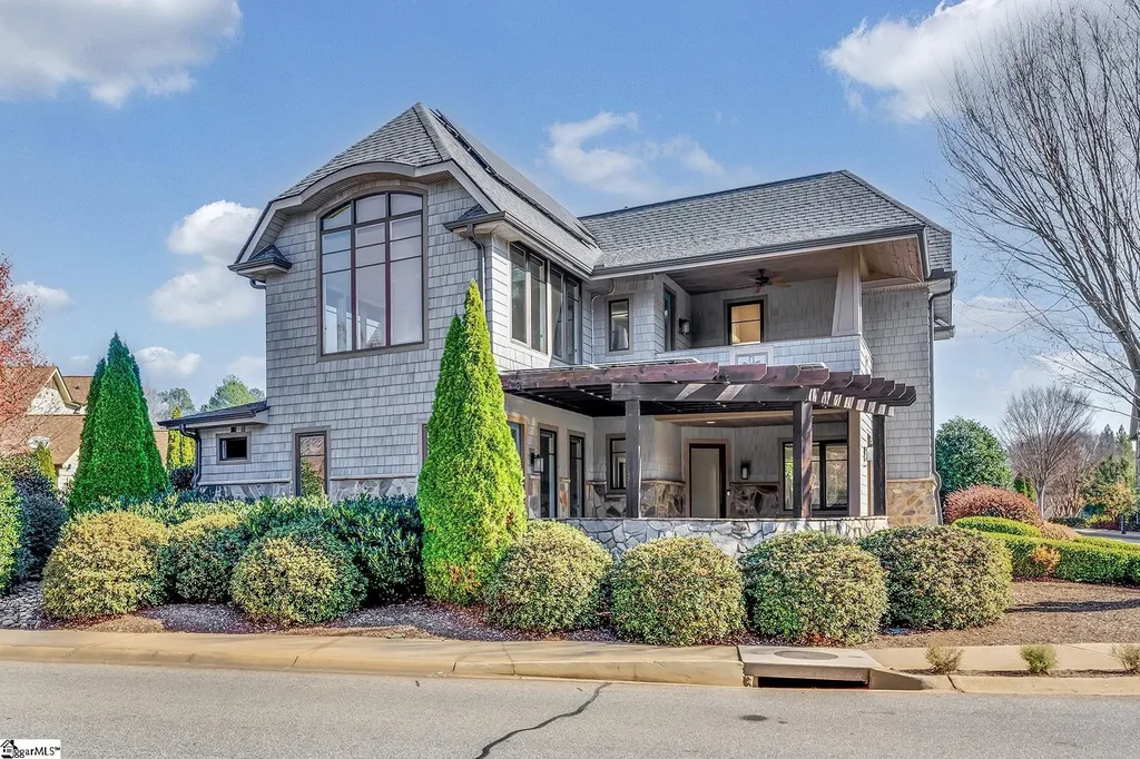 1 Village Mews Road, Piedmont