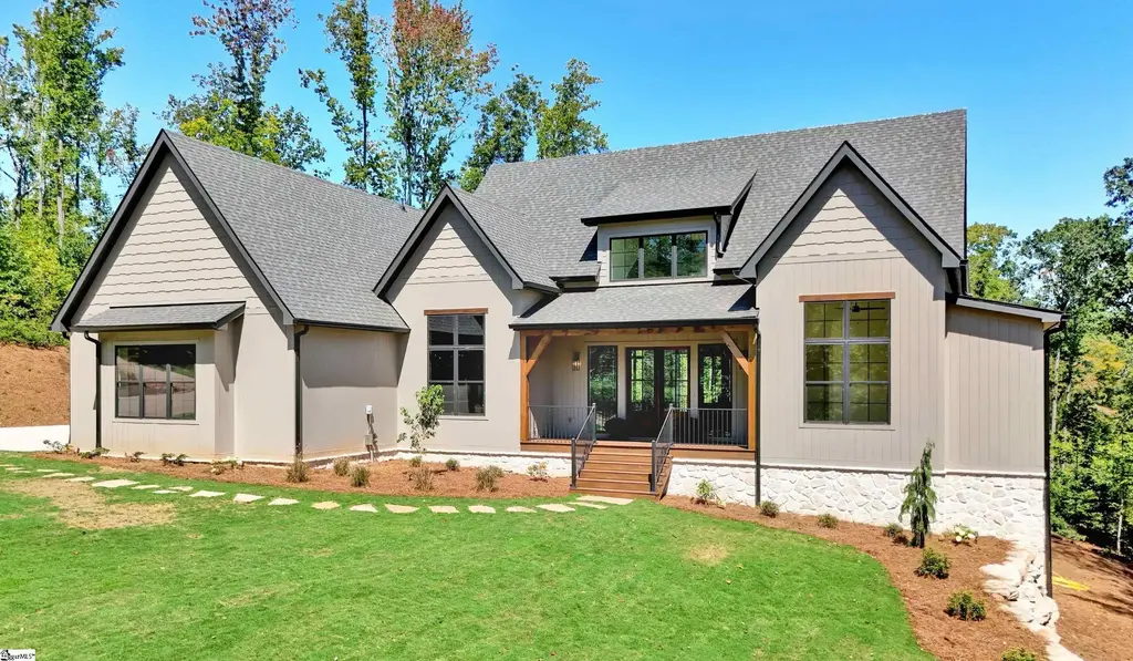 590 Chinquapin Road, Travelers Rest