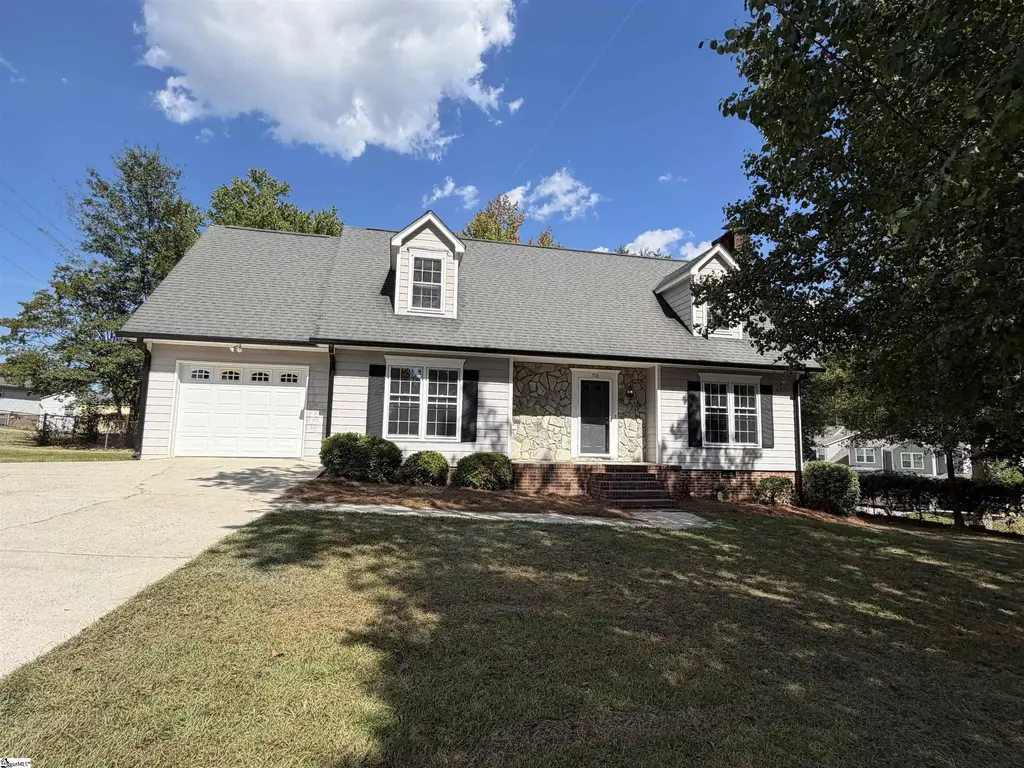 705 Strange Road, Taylors