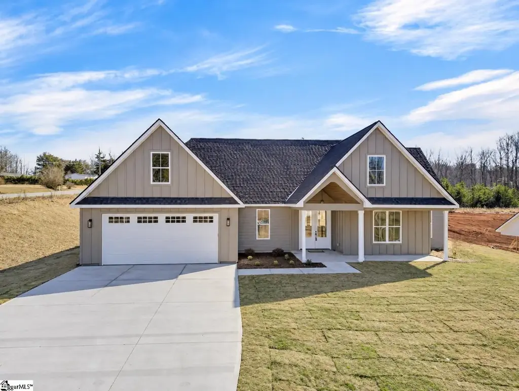 198 Valley Road, Travelers Rest