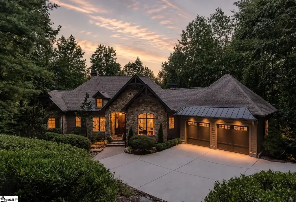 22 Lake Hills Lane, Travelers Rest