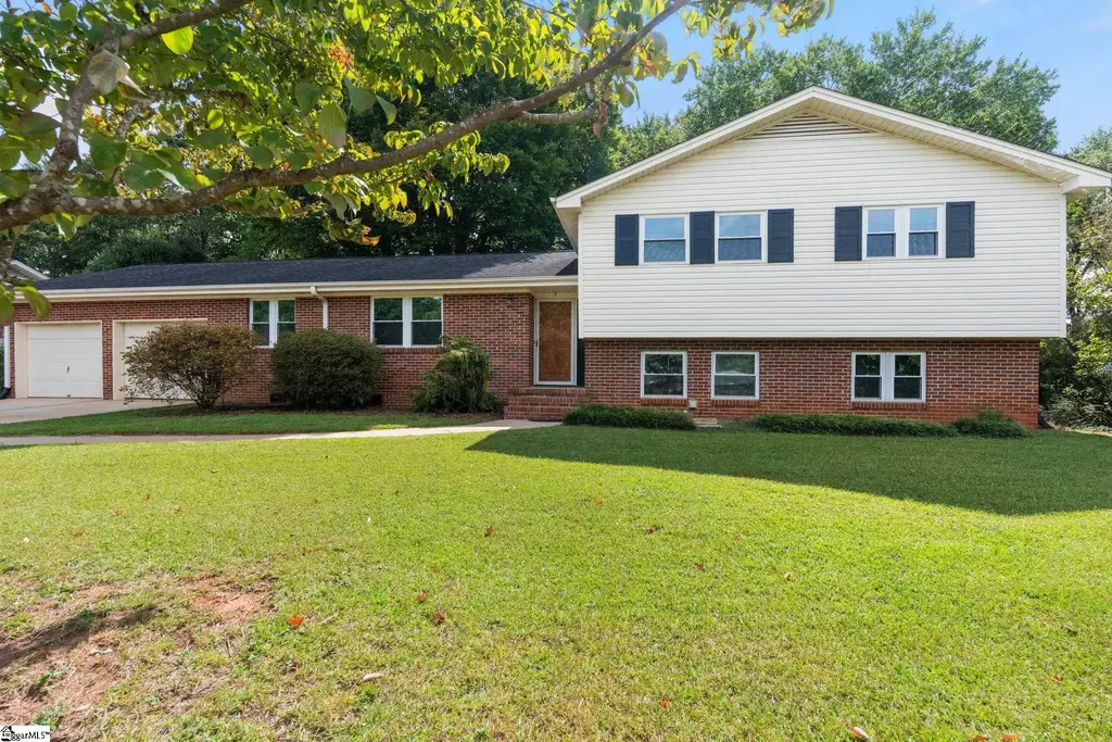 7 Dublin Court, Greenville
