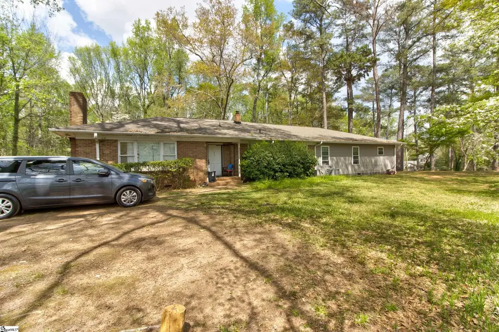 801 Crestview Road, Easley