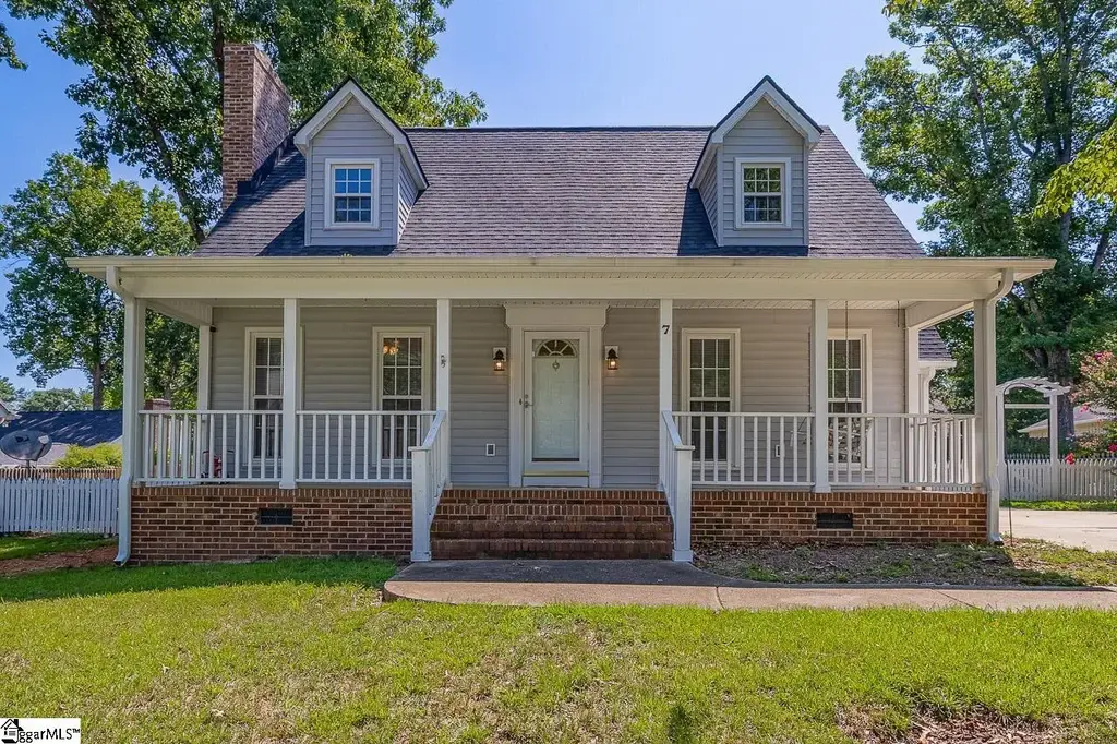 7 Ashley Lane, Taylors