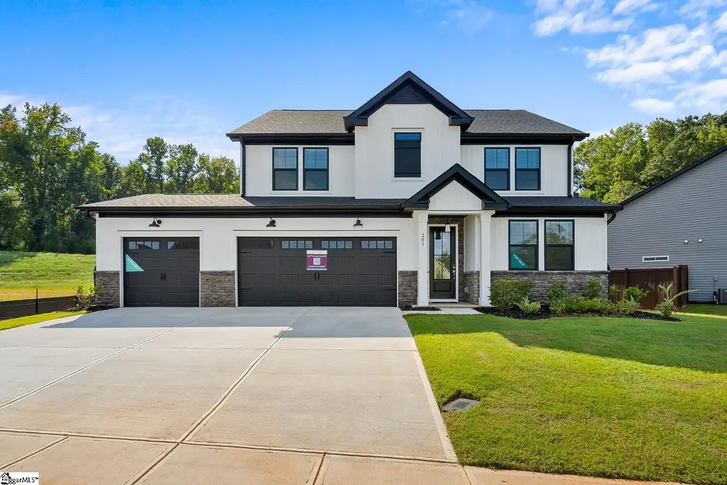241 Creekside Circle, Williamston
